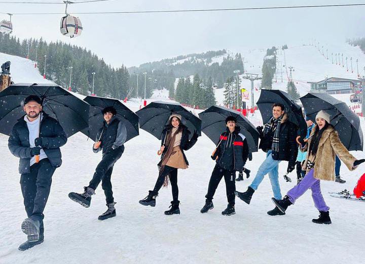 ऋतिक रोशन अपने बेटों और गर्लफ्रेंड के साथ यूरोप वेकेशन पर