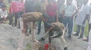 umaria, Three year old child, fell in open pit, borewell 