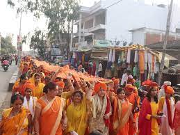 श्रद्धालुओं ने निकाली विशाल चुनरी यात्रा