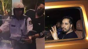 गोवा में मीका ने किया बाइक पर ट्रैवल