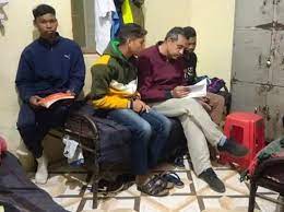 छात्रावास में रात भर रुके कलेक्टर मिश्रा