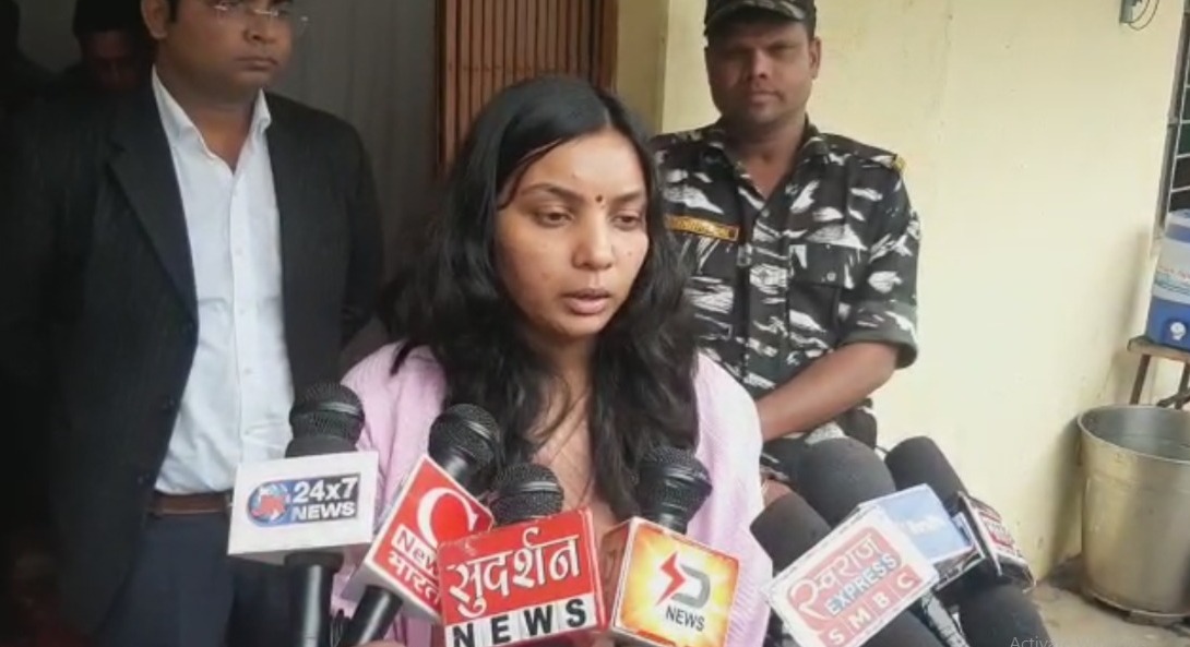 कलेक्टर ने दी ठेकेदार को चेतावनी