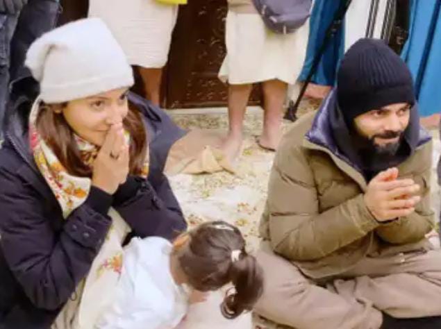 एक्ट्रेस अनुष्का शर्मा और क्रिकेटर विराट कोहली पहुंचे वृंदावन 