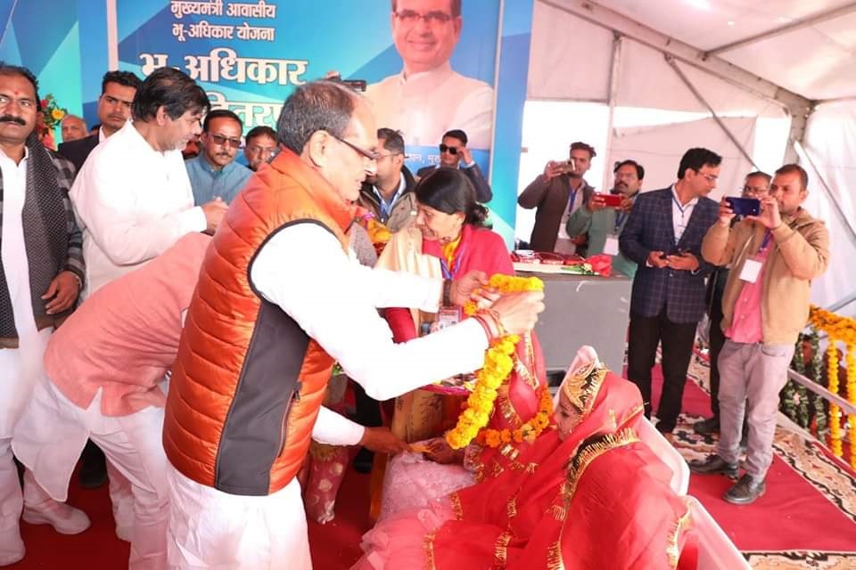 प्रदेश सरकार का दोहरा चरित्र आया सामने