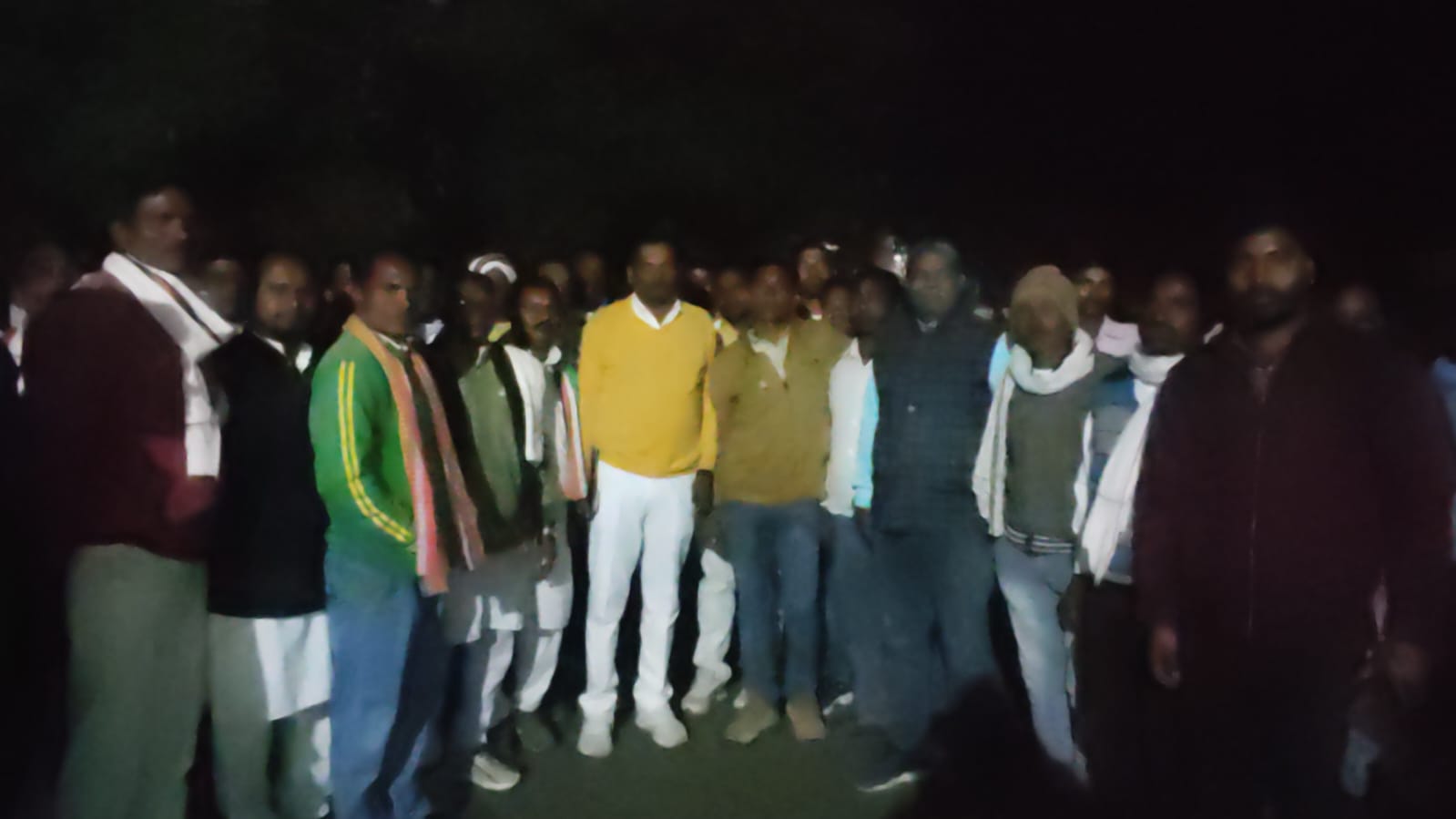 किसानों के साथ कलेक्टरेट  पहुंचे विधायक 