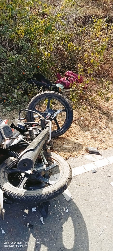 भीषण सड़क हादसे का शिकार हुए युवक