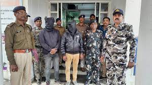 पुलिस ने रंगे हाथ पकड़े जेसीबी चोर