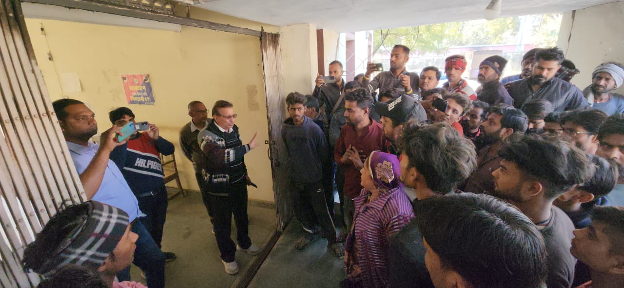 अतिक्रमण पर चली राजस्व विभाग की जेसीबी