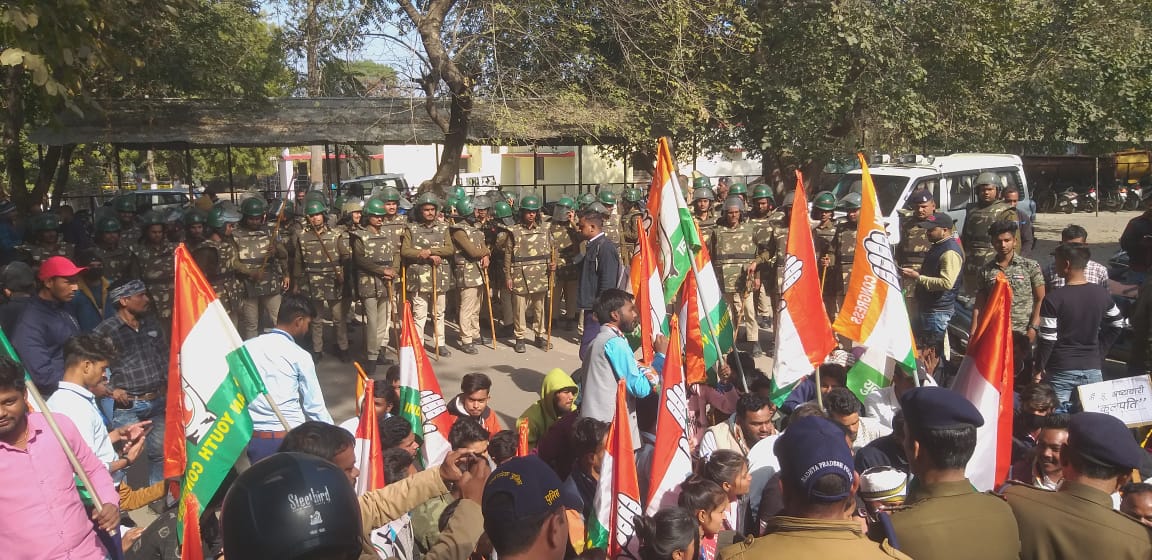 दीक्षांत समारोह को लेकर हुआ विरोध प्रदर्शन