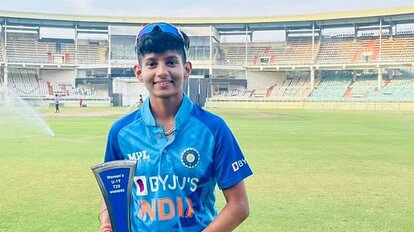 क्रिकेट में बेटियों ने रचा इतिहास