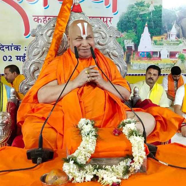 रामभद्राचार्य ने सीएम से कहा नाम बादलों