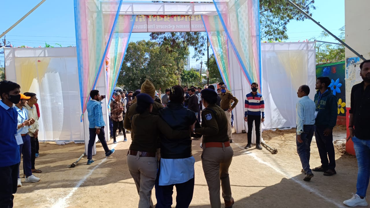 दीक्षांत समारोह के दौरान बड़ा हंगामा