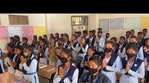 टीचर के स्वास्थ के लिए छात्र रोज़ करते हैं प्रार्थना