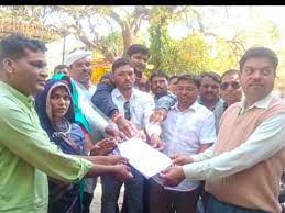 विकास यात्रा का विरोध कर एसडीएम को सौंपा ज्ञापन