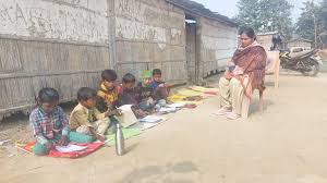 पढ़ाई की जगह छात्रों से कराया जा रहा है काम