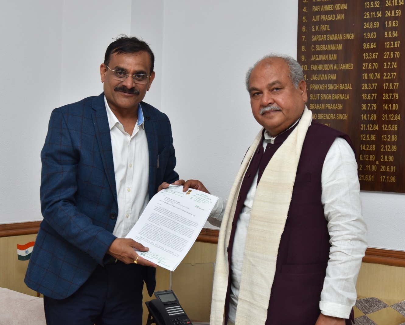 नरेंद्र सिंह तोमर से मिले वीडी शर्मा