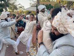 अक्षय कुमार ने मोहनलाल के साथ भांगड़ा करते नज़र आए 