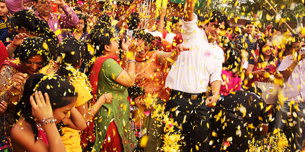 मंदिरों में हुआ फाग महोत्सव का शुभारंभ