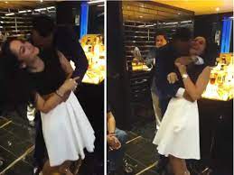 मजेदार अंदाज़ में डांस करते नजर आए मान्यता और संजय दत्त