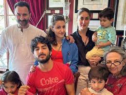  परिवार के साथ बिताया करीना-सैफ ने क्वालिटी टाइम