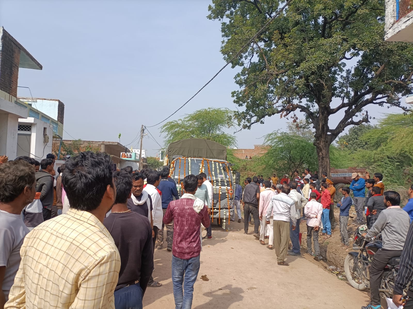 सड़क हादसे में एयरफोर्स जवान का निधन