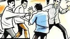 चाय की दुकान के सामने युवक से मारपीट