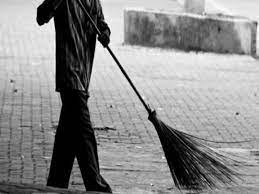 नगर पालिका कर्मचारी वेतन न मिलने से नाराज