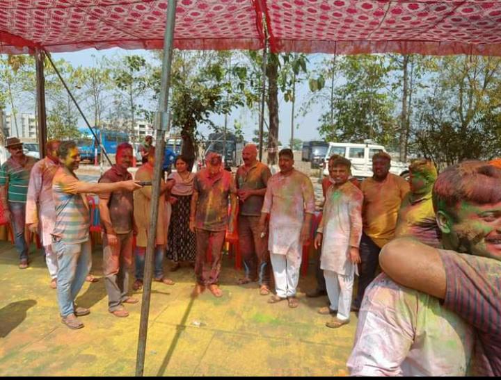 पुलिस वालों का होली का दिन जनता का