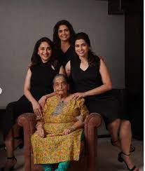 माधुरी दीक्षित की मां का हुआ निधन 