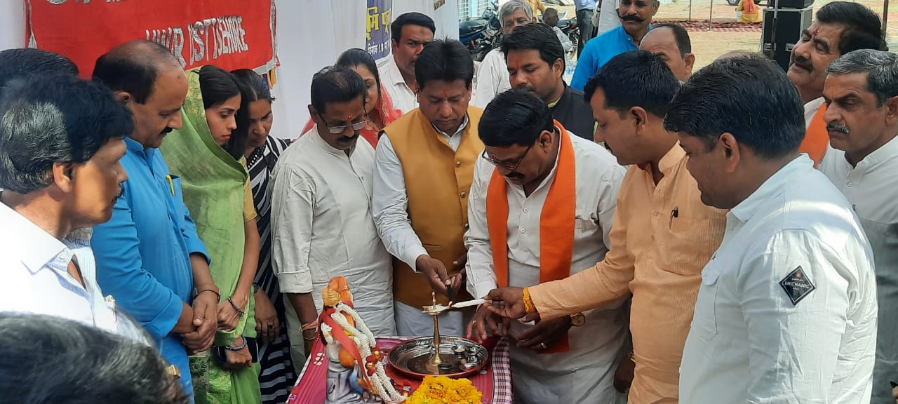 सीएम राइज स्कूल और खेल स्टेडियम का  भूमि पूजन