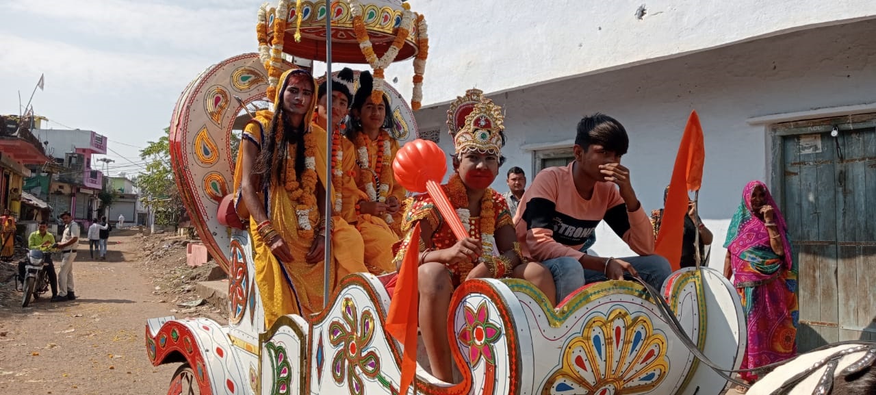 नए साल में निकला भव्य जुलूस