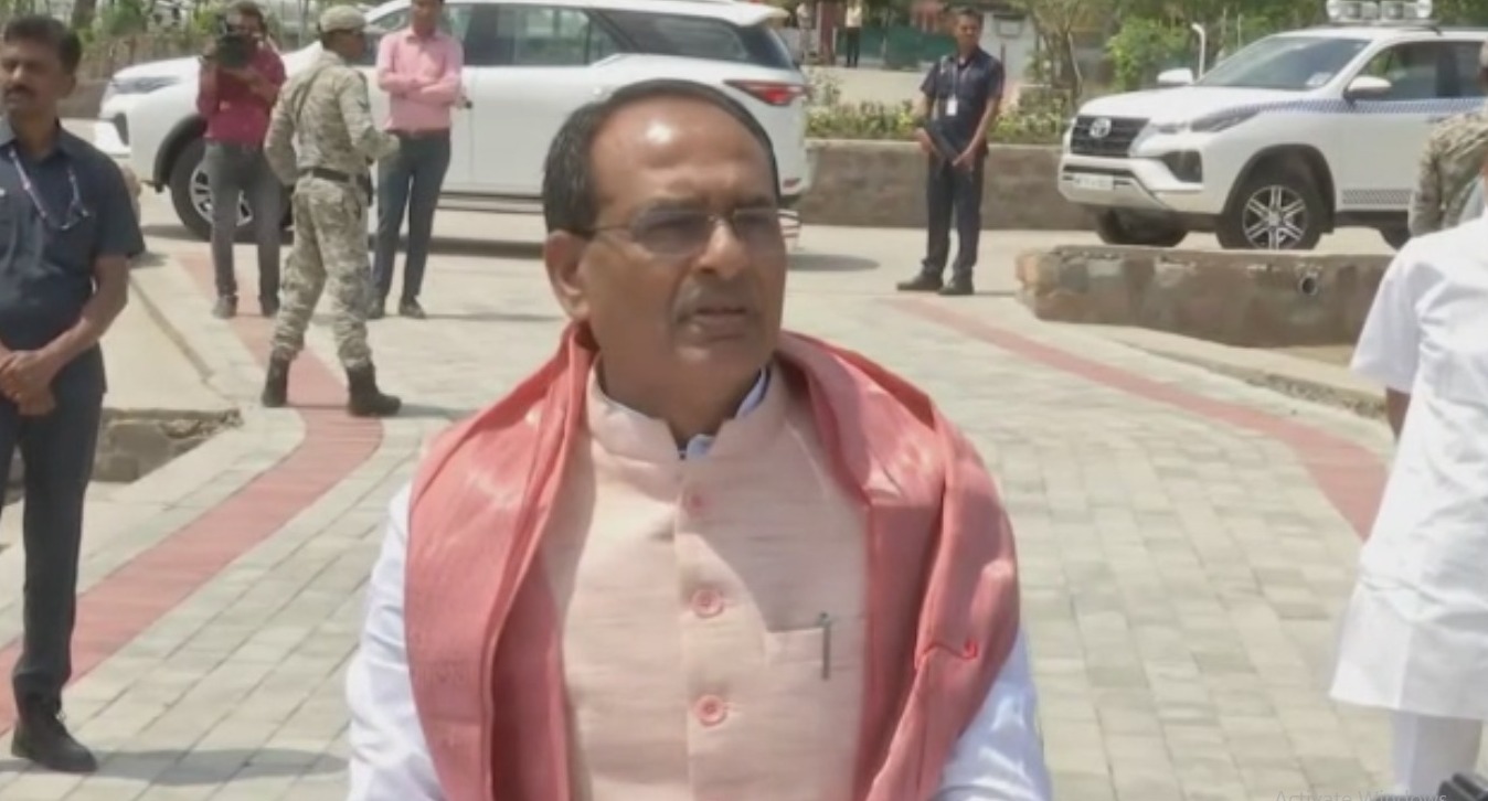 शिवराज बोले गाँधी अहंकारी हैं