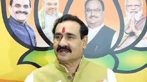 गृहमंत्री ने कहा देश नहीं गाँधी परिवार खतरे में है