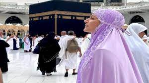 हिना खान पहुंची मक्का मदीना 