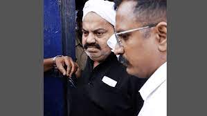 अतीक को प्रयागराज जेल शिफ्ट किया जा रहा है