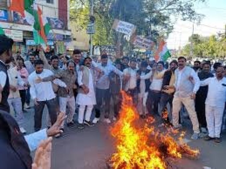 राहुल के समर्थन में यूथ कांग्रेस ने लगाए नारे