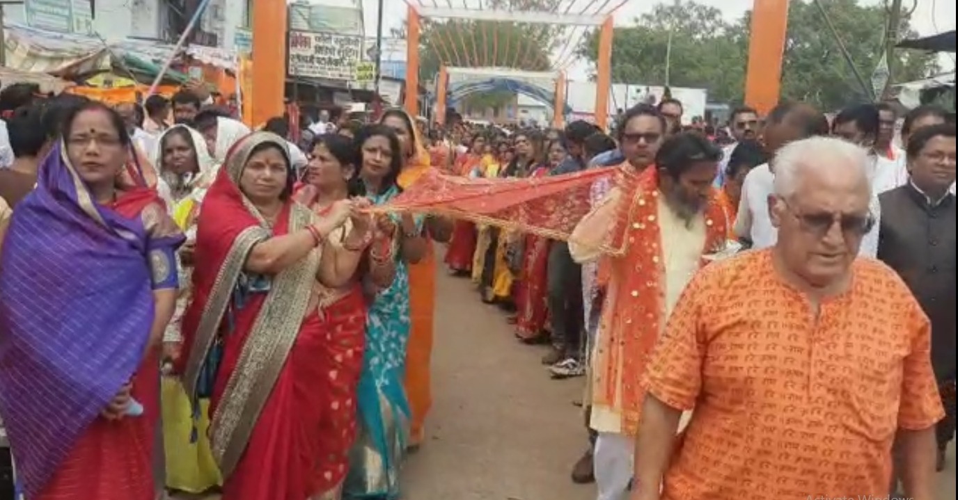 इस वर्ष भी विशाल चुनरी यात्रा निकाली गई