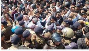 पुलिस के साथ हुई कांग्रेसियों की जोरदार झड़प