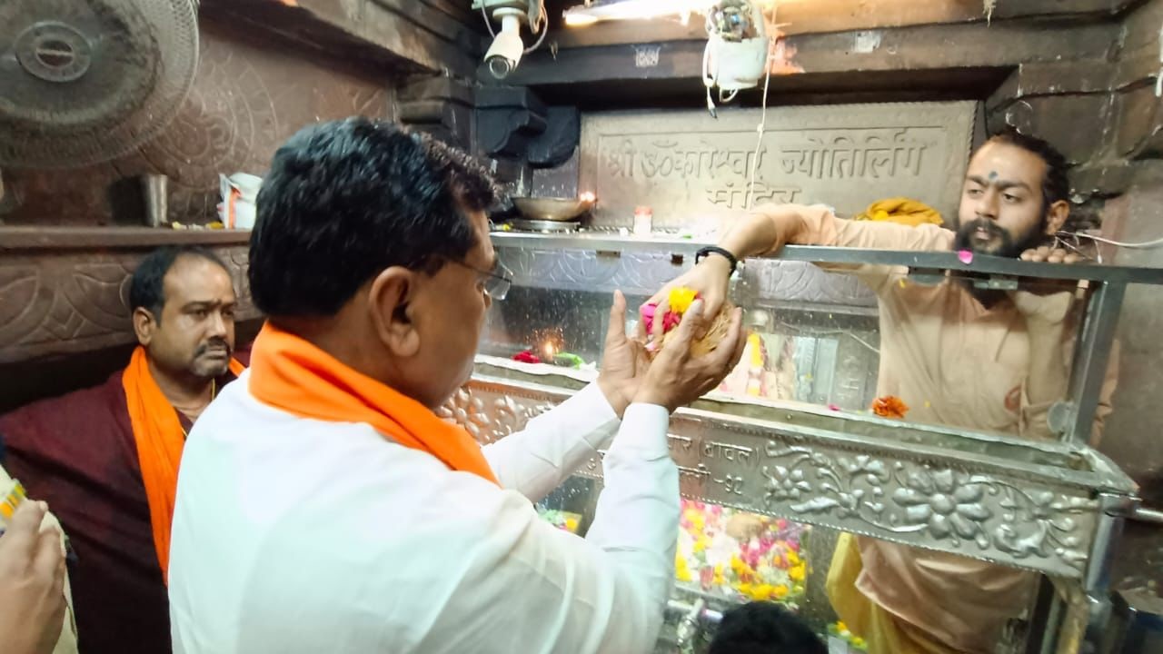 कृषि मंत्री कमल पटेल ने ओंकारेश्वर पहुंचकर किया पूजन पाठ