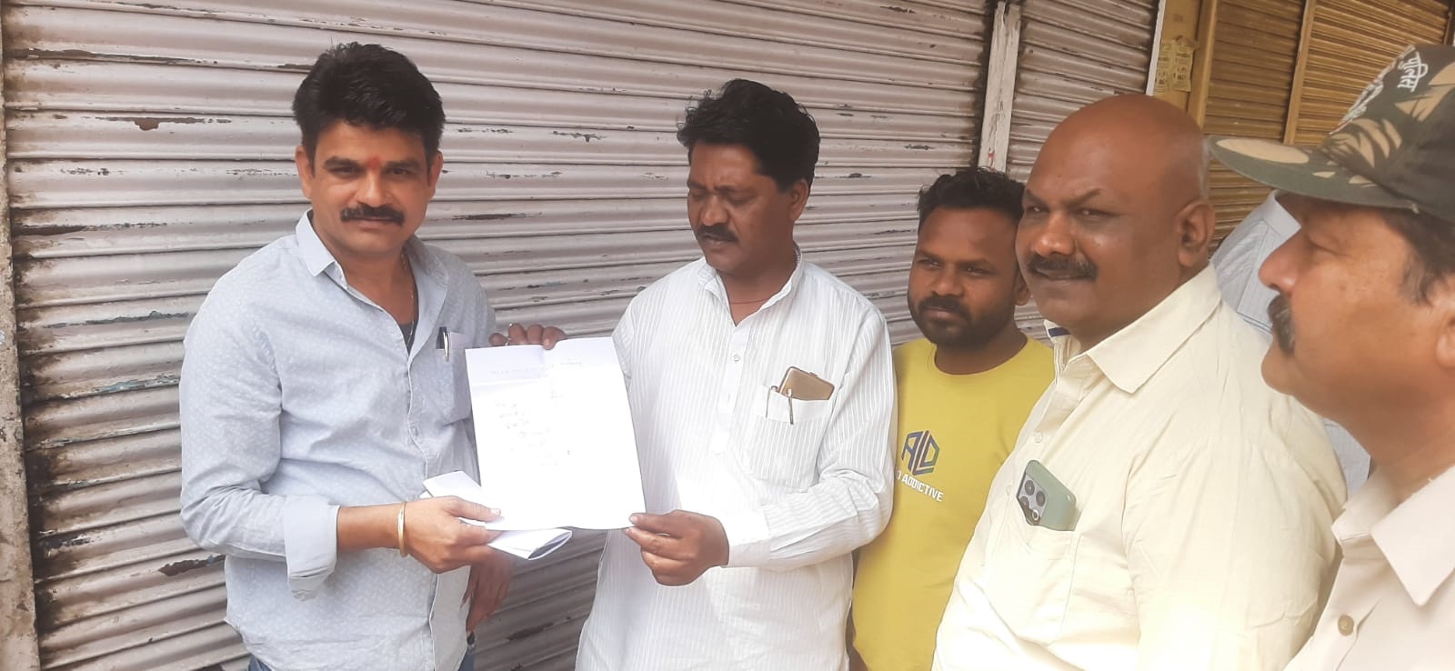 अध्यक्ष ने की शराब की दुकान हटाने की मांग