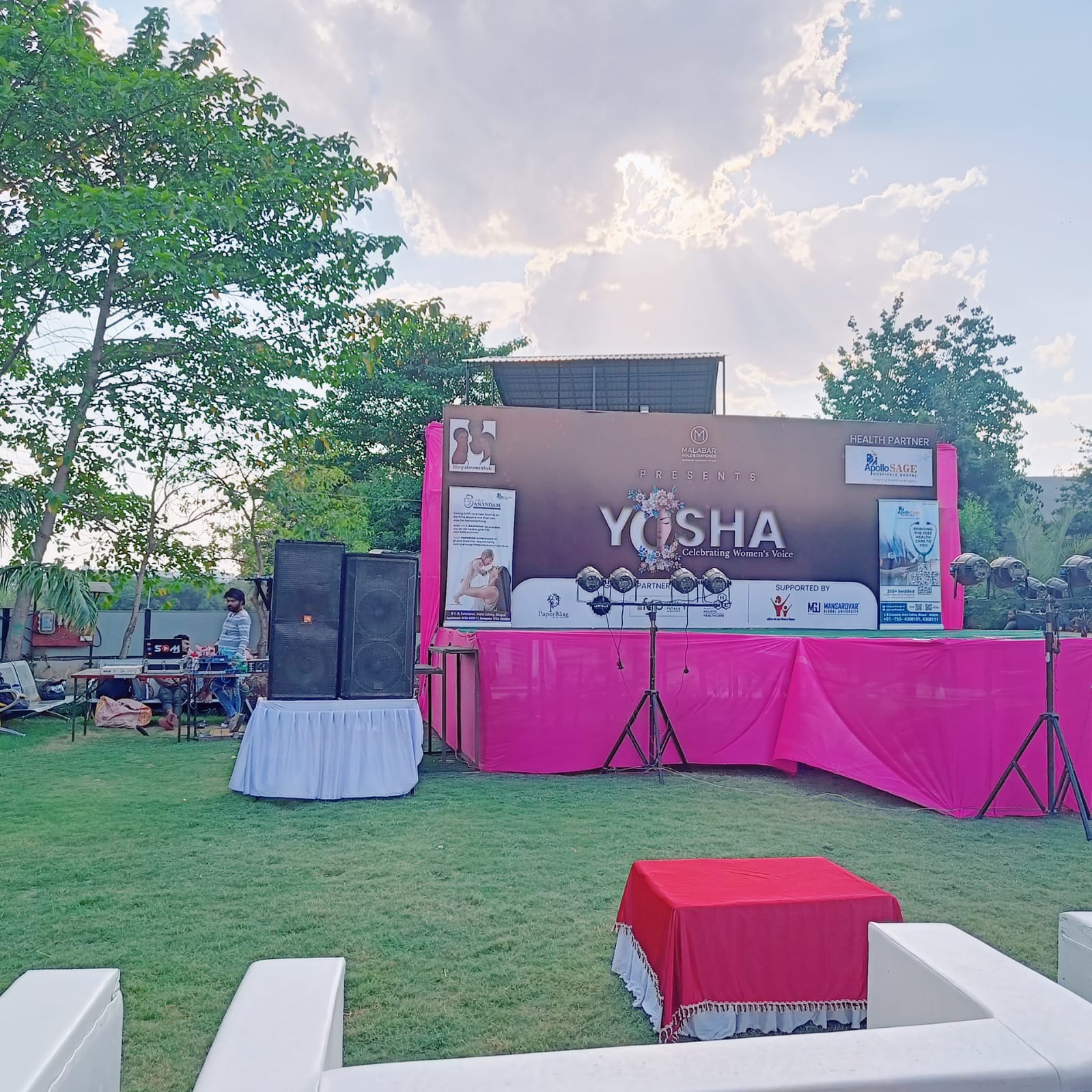 योशा की अभिव्यक्ति ने किया वूमेन एम्बेस्डर को सम्मानित