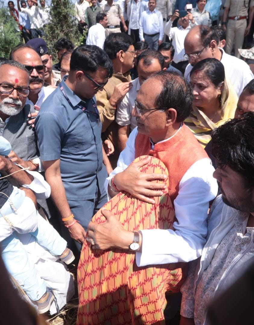 किसानों के मसले पर मंत्रियों से शिवराज का आग्रह  