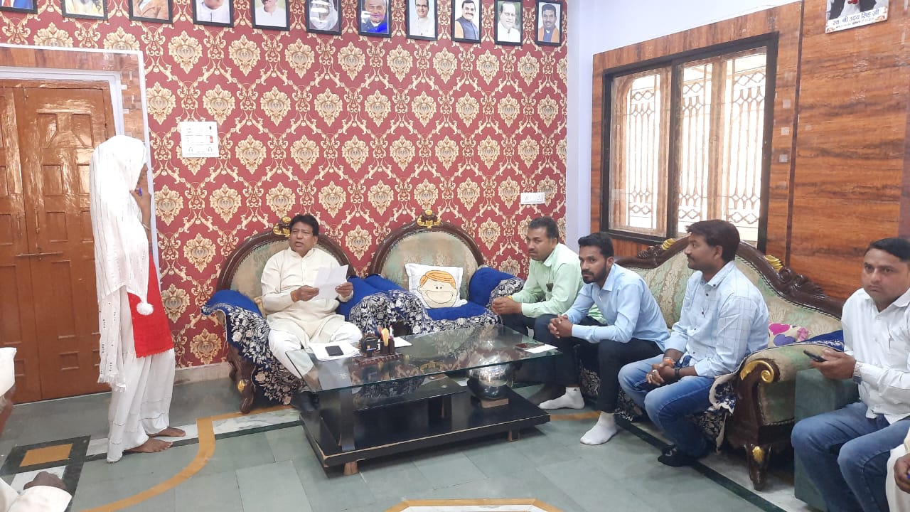 जिला पंचायत अध्यक्ष ने सुनी ग्रामीणों की समस्या