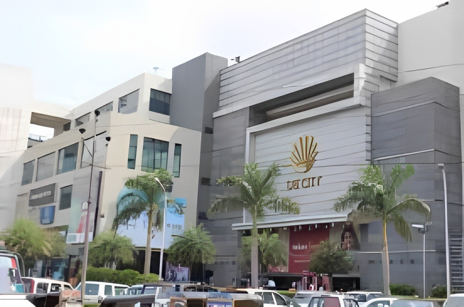 DB मॉल के रेस्टोरेंट के खाने में मिला केंचुआ