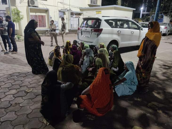 बदमाशों ने मंदिर हटाने को लेकर दी  धमकी