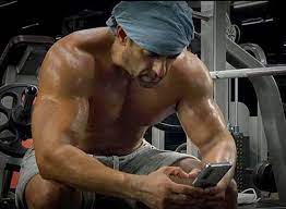 भाईजान पर लगे फिल्म में नकली सिक्स पैक एब्स दिखाने के इल्जाम,