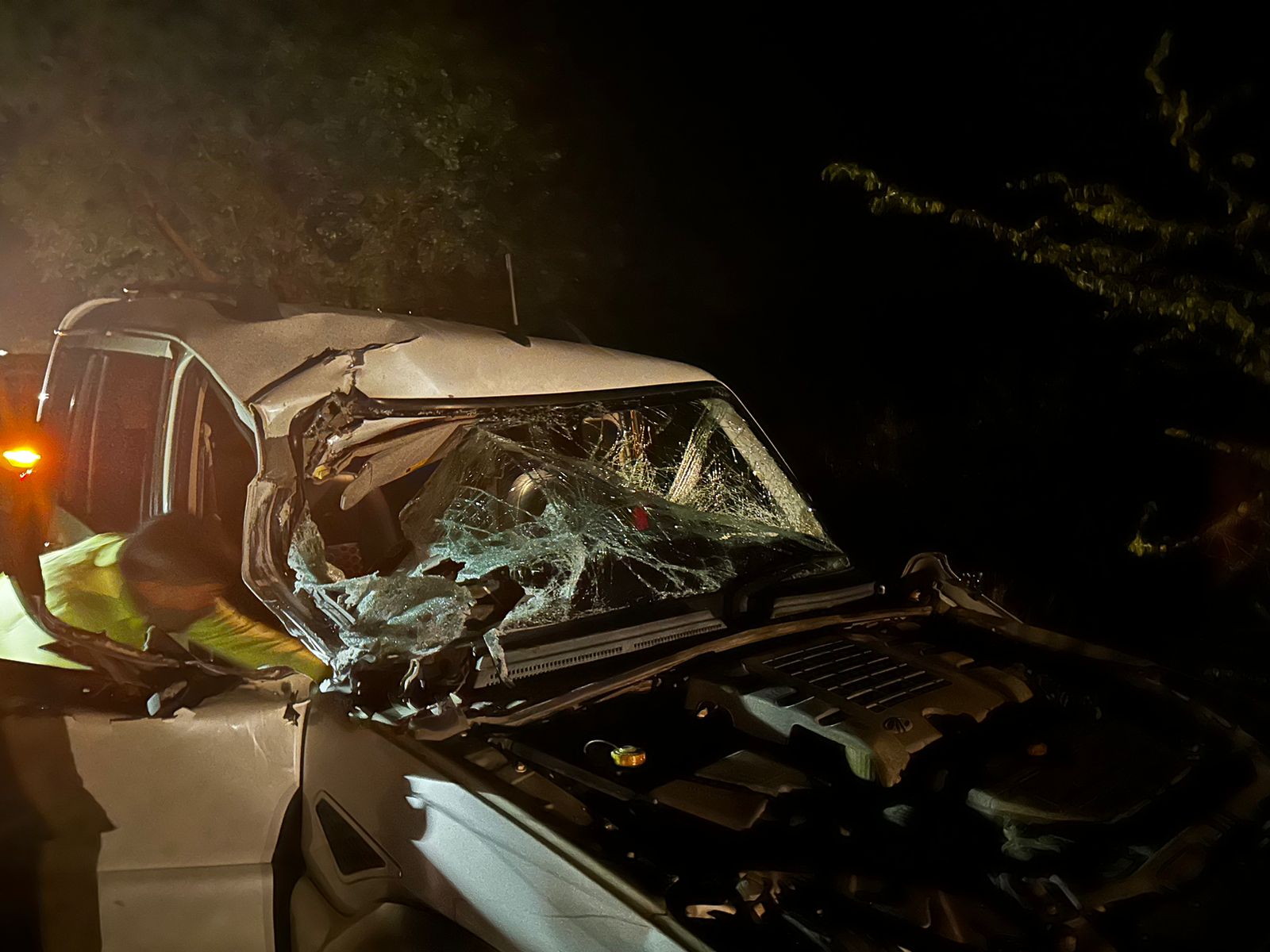 विधायक नारायण त्रिपाठी की कार का एक्सीडेंट