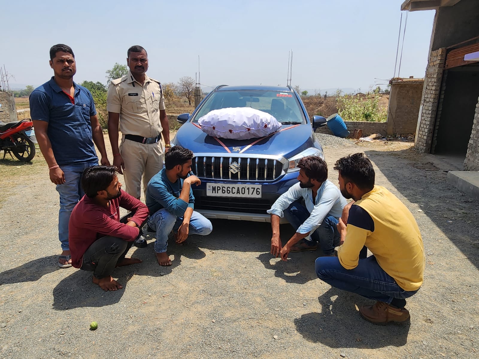 पुलिस ने किया अवैध मादक पदार्थ तस्करों को गिरफ्तार