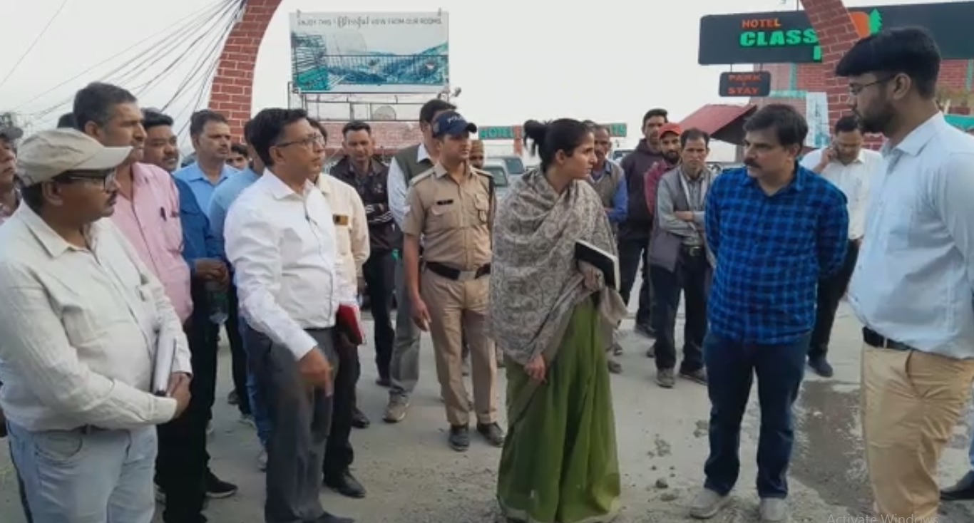 जिलाधिकारी ने किया कार्यों का निरीक्षण