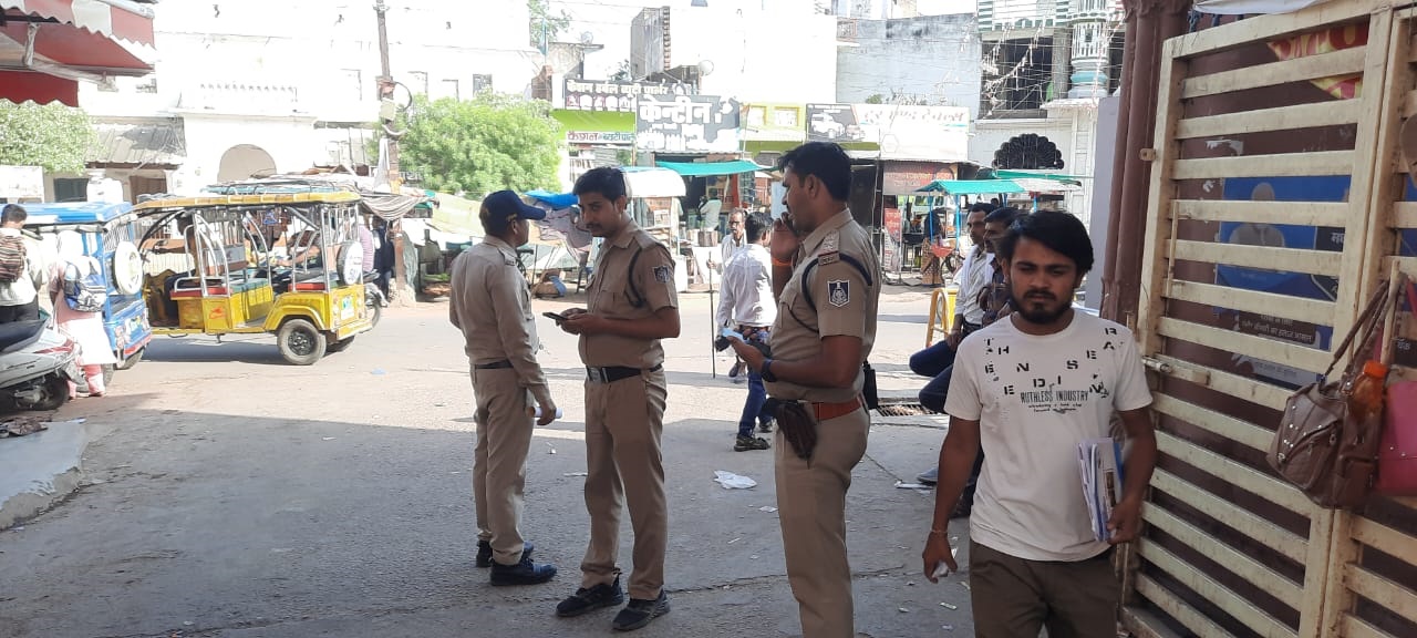 पुलिस को चकमा देकर फरार महिला आरोपी